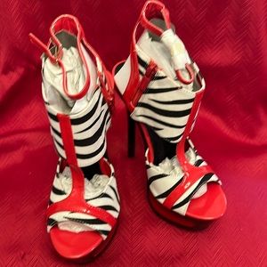 Alba 6” Animal Print Platform Heels Size7.